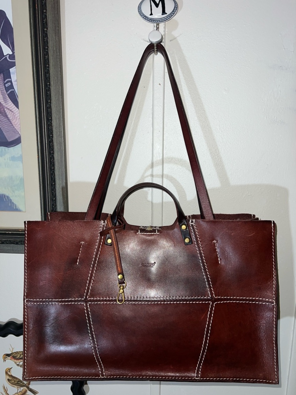 Stunning. Timeless. Beautiful Leather bag/ purse. Old Trend.